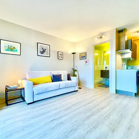 Echappee Chic - Balcon - 150 M Casino & Appartement *